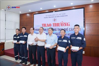 Thay thế cáp 220kV Hòa Bình - Trao giải Slogan